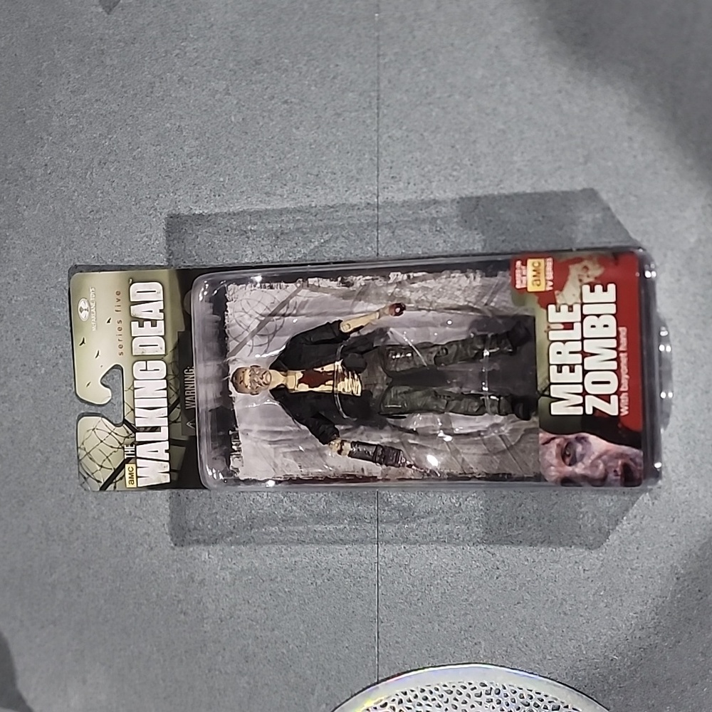 2014 The Walking Dead Merle Zombie With Bayonet Hand NIB